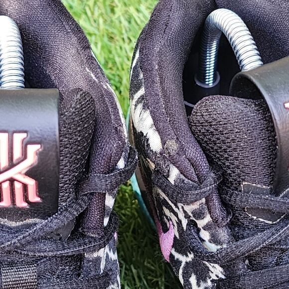 NIKE KYRIE - Womens Sneakers - SIZE 7 - Picture 10 of 11